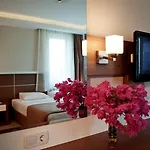Отель Venessa 4*